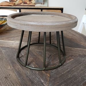 Wood pedestal with metal base